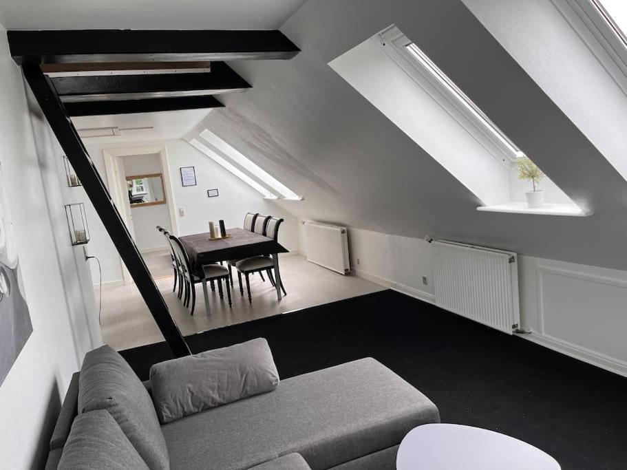 Stor Rummelig Lejlighed Med Egen P-Plads Kolding Exterior foto