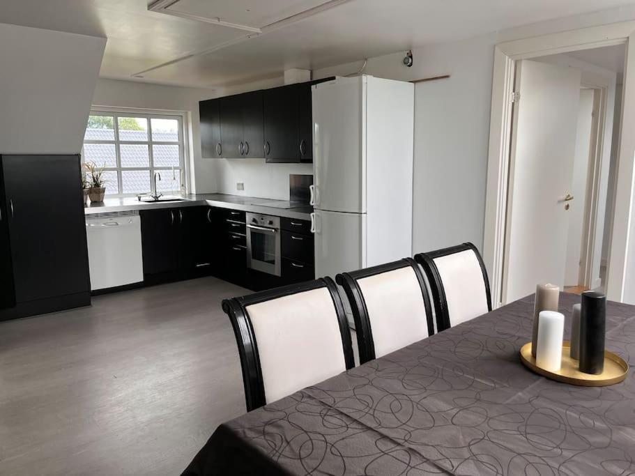 Stor Rummelig Lejlighed Med Egen P-Plads Kolding Exterior foto